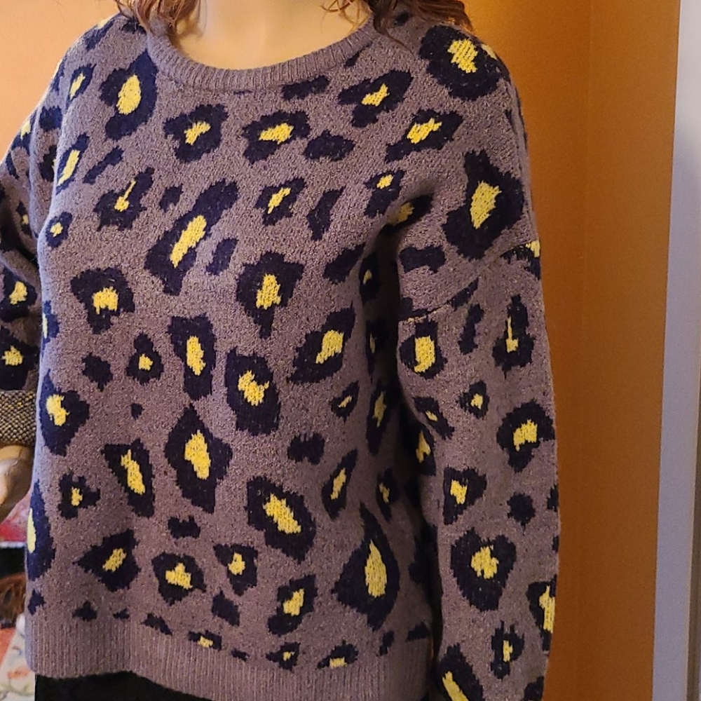 THML Sweater - Picture 12 of 16